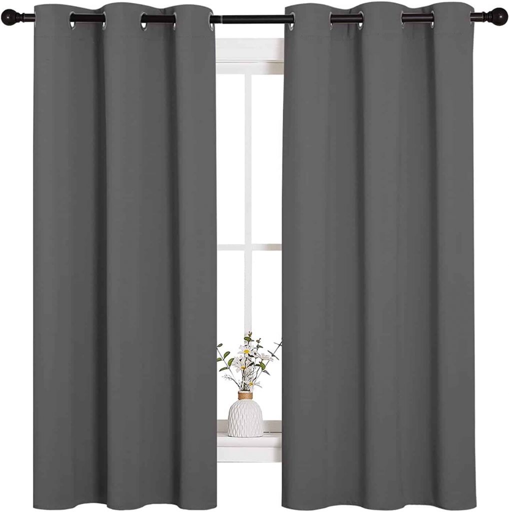 Minimal Design Curtains for Bedroom